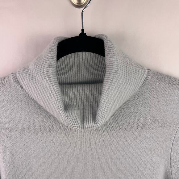 C by Bloomingdale’s Sweater, Glacier Blue, 100% Cashmere, Turtleneck, Soft Knit - Picture 5 of 14